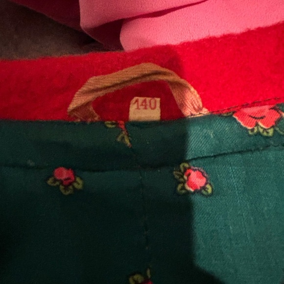 EUROPEAN Vintage Gray Red Felt Embr Trim Pewter Buttons Wool Cape Girl’s 10 - Picture 3 of 10